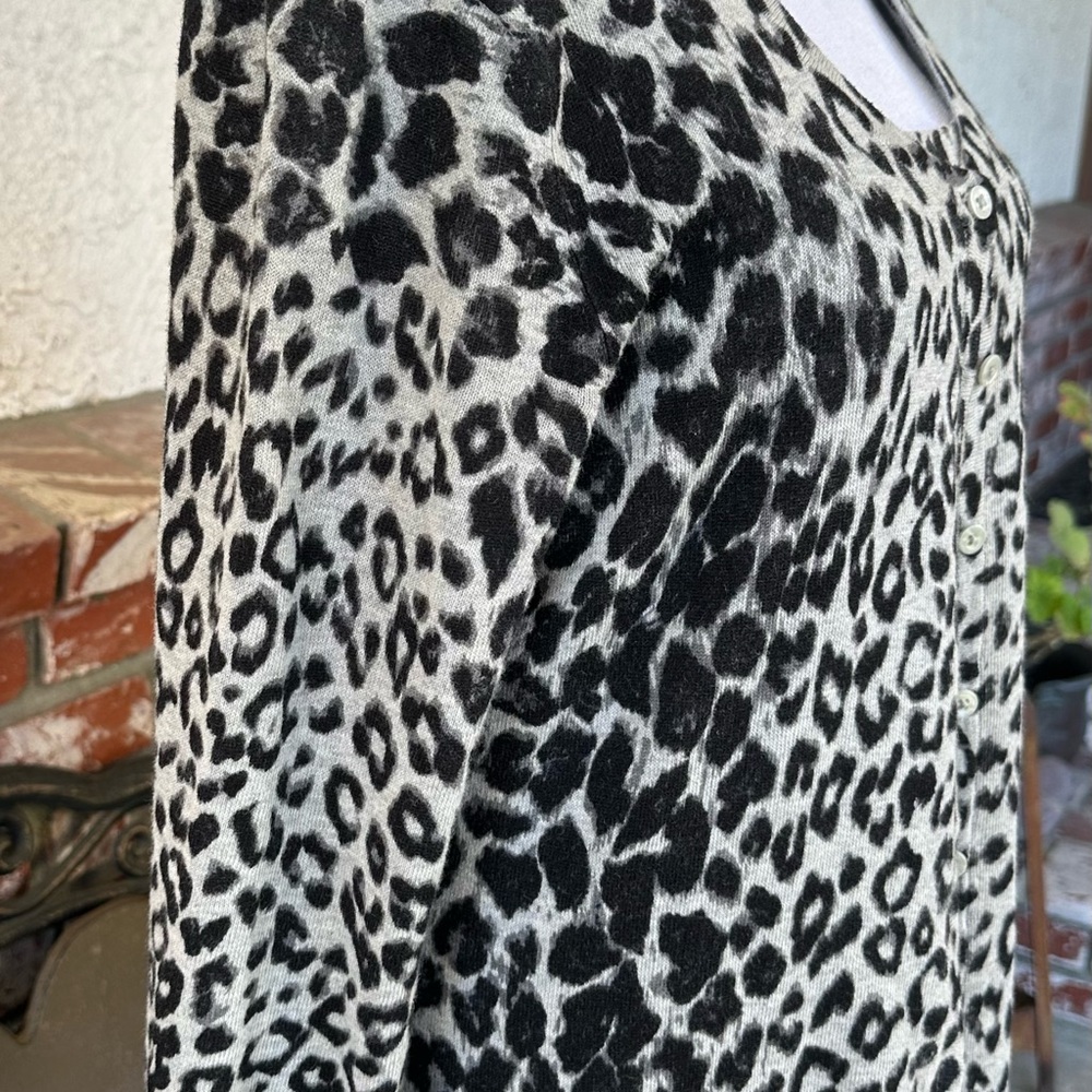 New York & Company Cardigan & Tank Sweater Set; Black & Gray Leopard; Sz Medium - Picture 4 of 16